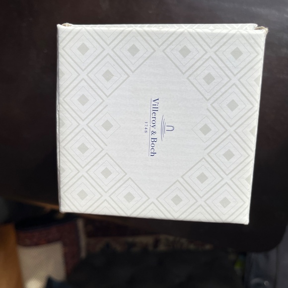 Villeroy & Boch lime green glass "Nek" mini-vase, 8 in (20.5 cm) high, with box. - Picture 4 of 10